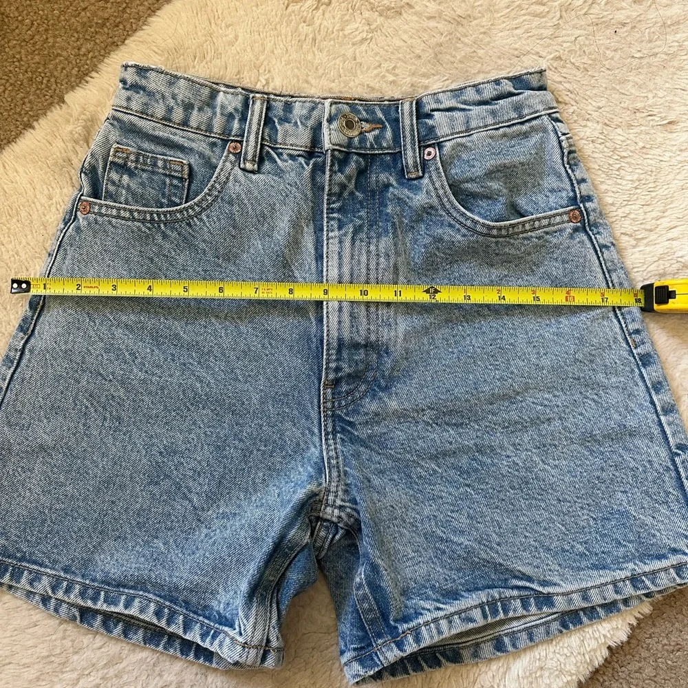 Zara high waist Denim Shorts - Picture 4 of 9